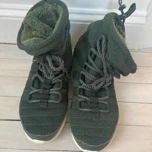 Nike Winter Sneaker Boot Green Sz. 9 Fur Lining